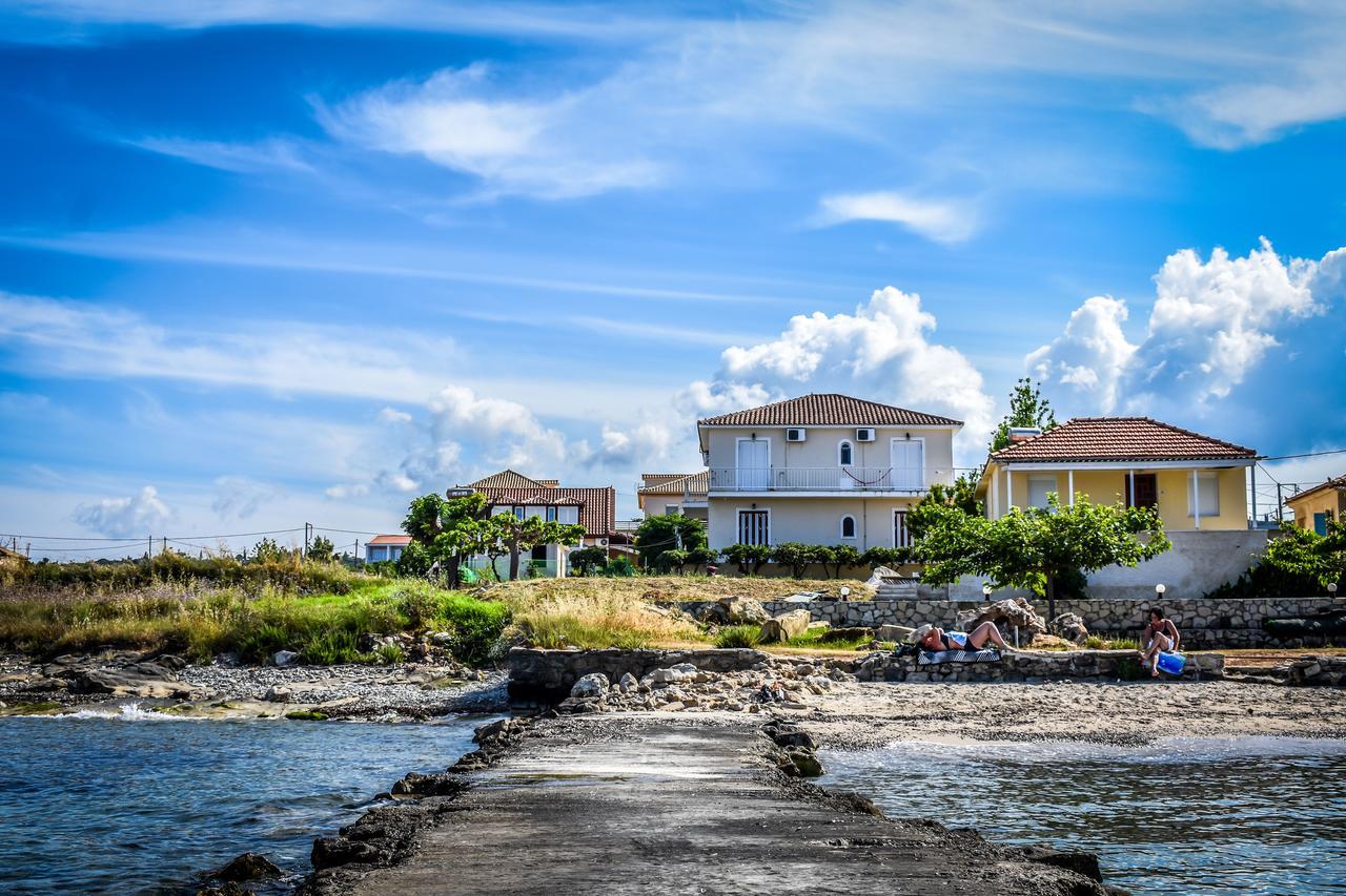 Pelagion II Sea Coral - Beachfront Holiday Home Kypseli Exteriér fotografie